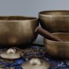 Bol Chantant uni foncé, Bol chantant fait mains, singing bowls , sound healing, guérison, méditation, yoga, Sadhana Nepal