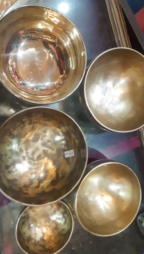 Bol Chantant uni foncé, Bol chantant fait mains, singing bowls , sound healing, guérison, méditation, yoga, Sadhana Nepal