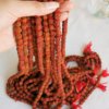 Mala graines de rudraksha rouge ,Mala graines de rudraksha, mala graines de shiva, mala méditation, japa mala , amethyste, howlite, turquoise, méditation , yoga, sadhana nepal, mala tibétain, turquoise, howlite, jade, chant mala, mantra