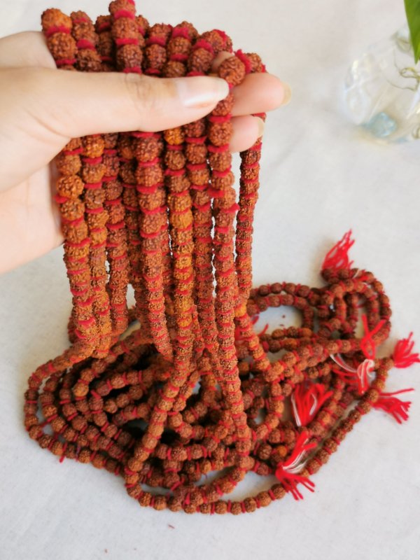 Mala graines de rudraksha rouge ,Mala graines de rudraksha, mala graines de shiva, mala méditation, japa mala , amethyste, howlite, turquoise, méditation , yoga, sadhana nepal, mala tibétain, turquoise, howlite, jade, chant mala, mantra