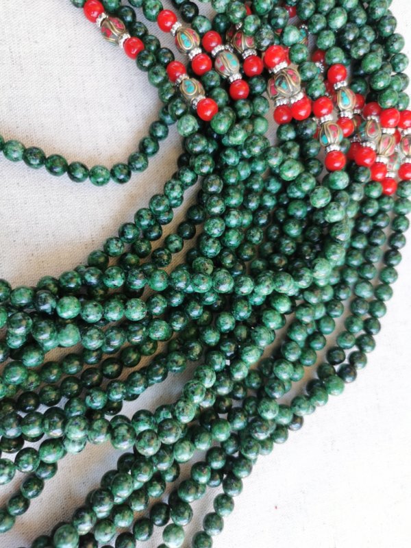 Malas, malas tibétains, japa mala, sadhana nepal, méditation, yoga, lithothérapie, Mala en jade, spiritualité