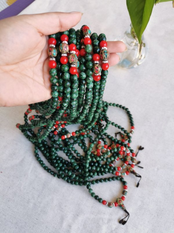 Malas, malas tibétains, japa mala, sadhana nepal, méditation, yoga, lithothérapie, Mala en jade, spiritualité