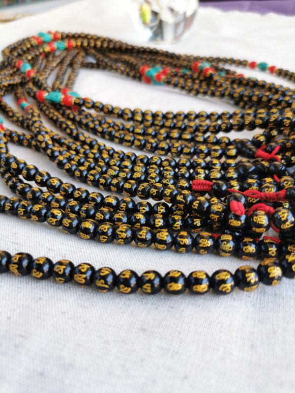 Malas, malas tibétains, japa mala, sadhana nepal, méditation, yoga, lithothérapie, spiritualité