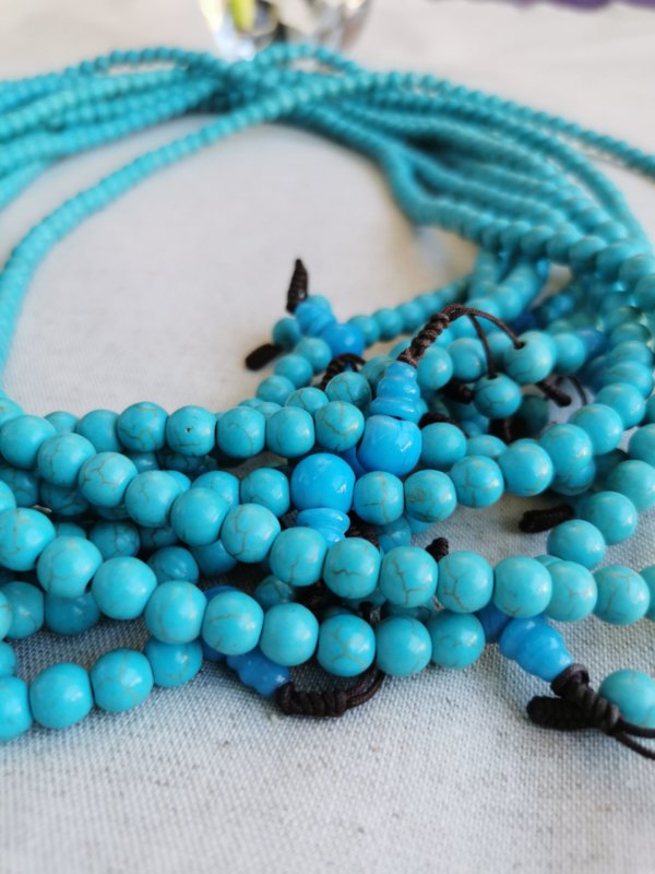 Malas, malas tibétains, japa mala, sadhana nepal, méditation, yoga, lithothérapie, mala howlite turquoise, spiritualité