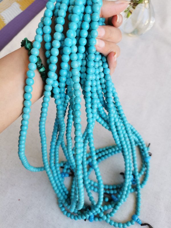 Malas, malas tibétains, japa mala, sadhana nepal, méditation, yoga, lithothérapie, mala howlite turquoise, spiritualité