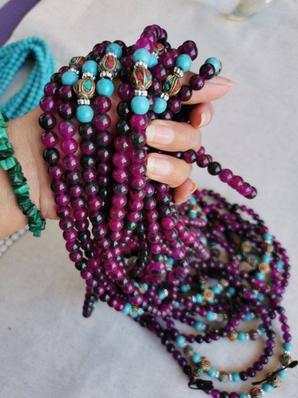 Malas, malas tibétains, japa mala, sadhana nepal, méditation, yoga, lithothérapie, Mala Rubis zoisite, spiritualité