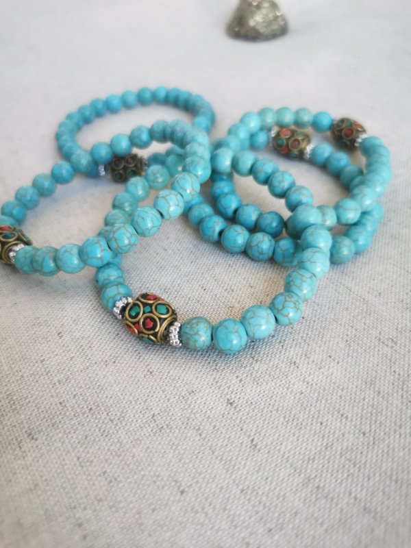 Bracelet, howlite bleu,turquoise, bracelet howlite, bracelet en pierre, pierre, bracelet tibétain, sadhana nepal, spiritualité, méditation, yoga