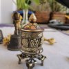 Moulin à prière, prayer wheel, spiritualité, om mane padme hum, cadeau spirituel, Sadhana Nepal, moulin à prière tibétain, yoga, méditation, énérgie, énergie positive
