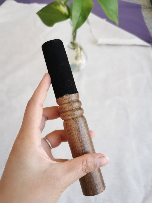 Maillet bois et cuir, maillet bol chantant, accessoir bol chantant, bol tibétain, Sadhana Nepal, spiritualité, son, guérison son , yoga , méditation, accessoire yoga