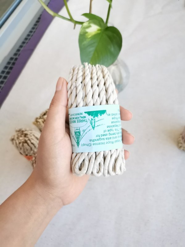 Encens de corde de les Himalayas,Rope incense, encens de code , encens de corde de l'himalayas, cèdre, bois de santal, agarwood, bois d'agar, juniper, genévrier,Sadhana Nepal, spiritualité, yoga, méditation