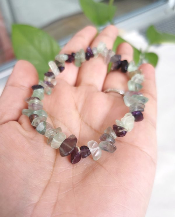 Bracelet fluorite, bracelet pierre, bracelet pierre chips, cristal de roche, yoga, méditation, spiritualité, Sadhana Nepal