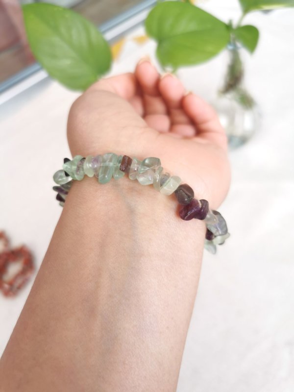 Bracelet fluorite, bracelet pierre, bracelet pierre chips, cristal de roche, yoga, méditation, spiritualité, Sadhana Nepal
