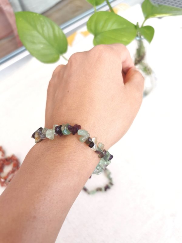 Bracelet fluorite, bracelet pierre, bracelet pierre chips, cristal de roche, yoga, méditation, spiritualité, Sadhana Nepal