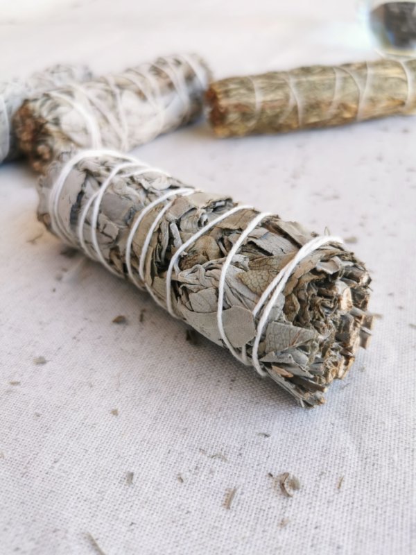 Encens et herbes, encens du népal, sadhana nepal, spiritualité, yoga, méditation, lithothérapie, la sauge blanche, Sauge blanche de californie
