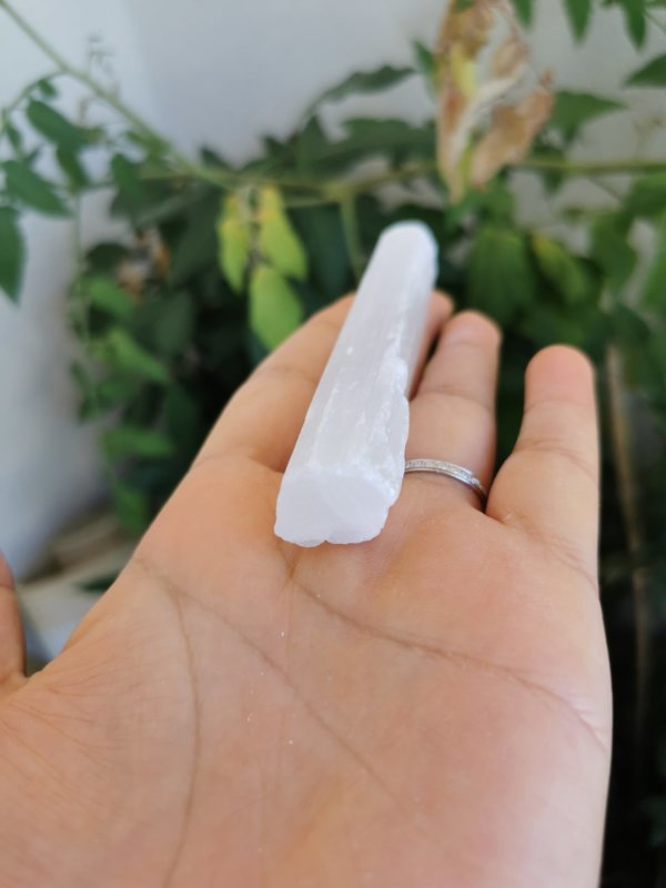Barre de sélénite, selenite, sélénite brute, pierre, cristal, cristaux, pierre brute, lithothérapie, Sadhana Nepal, méditation, yoga, Citrine, Améthyste, Quartz