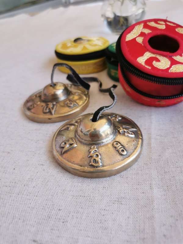 Tingsha Om mane Padme Hum , Tingsha ,Méditation, spiritualité, yoga, cymbales tibétans, tingshas tibétans, sadhana nepal, guérison, tingshas 5 métaux