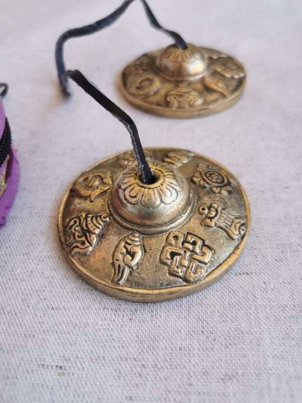 Tingsha Ashtamangala , Tingsha ,Méditation, spiritualité, yoga, cymbales tibétans, tingshas tibétanes, sadhana nepal, guérison, tingshas 3 métaux
