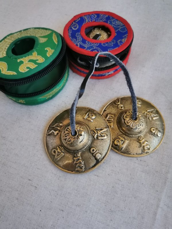 Tingsha mantra tibétain, Tingsha Om mane Padme Hum , Tingsha ,Méditation, spiritualité, yoga, cymbales tibétans, tingshas tibétans, sadhana nepal, guérison, tingshas 3 métaux