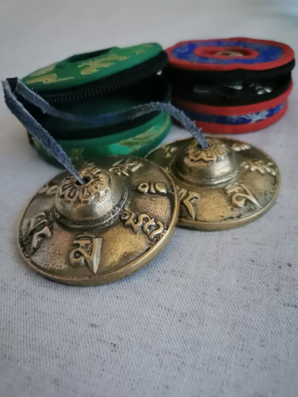Tingsha mantra tibétain, Tingsha Om mane Padme Hum , Tingsha ,Méditation, spiritualité, yoga, cymbales tibétans, tingshas tibétans, sadhana nepal, guérison, tingshas 3 métaux
