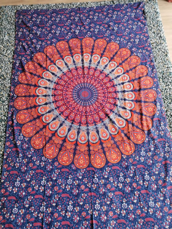 Tapisserie murrale bleu mandala , tapisserie murale, tapisserie, tapestry mandala, Sadhana nepal, boho, yoga, méditation, déco