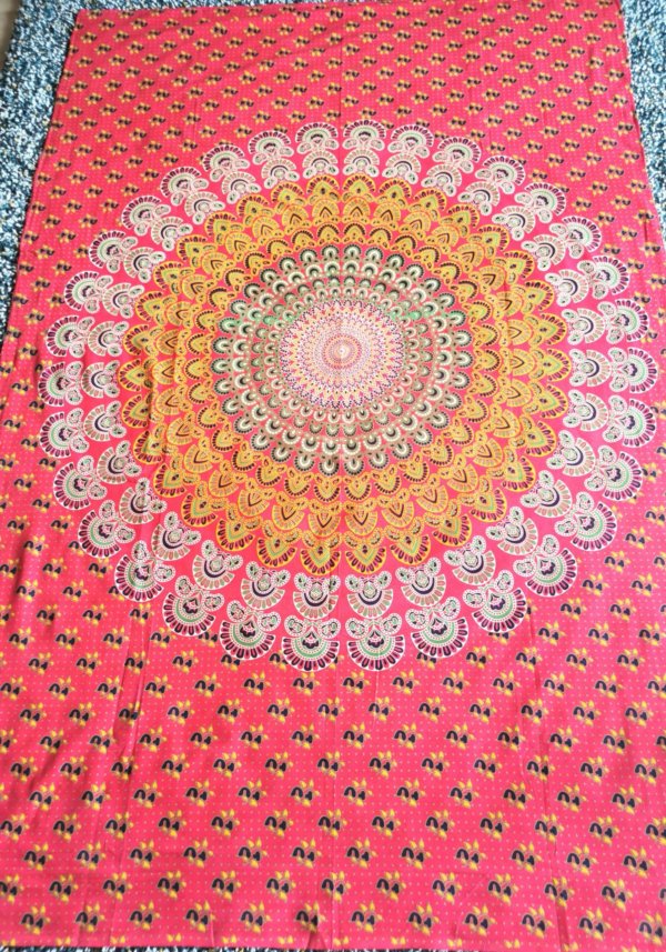 Tapisserie murale mandala rouge, mandala , tapisserie murale, tapisserie, tapestry mandala, Sadhana nepal, yoga, méditation, déco, boho