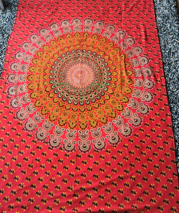 Tapisserie murale mandala rouge, mandala , tapisserie murale, tapisserie, tapestry mandala, Sadhana nepal, yoga, méditation, déco, boho