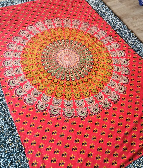 Tapisserie murale mandala rouge, mandala , tapisserie murale, tapisserie, tapestry mandala, Sadhana nepal, yoga, méditation, déco, boho