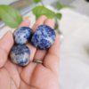 Sodalite roulée , pierre roulée, lithothérapie, pierres naturelles, pierres , sodalite, spiritualité, méditation, yoga , sadhananepal