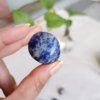 Sodalite roulée , pierre roulée, lithothérapie, pierres naturelles, pierres , sodalite, spiritualité, méditation, yoga , sadhananepal