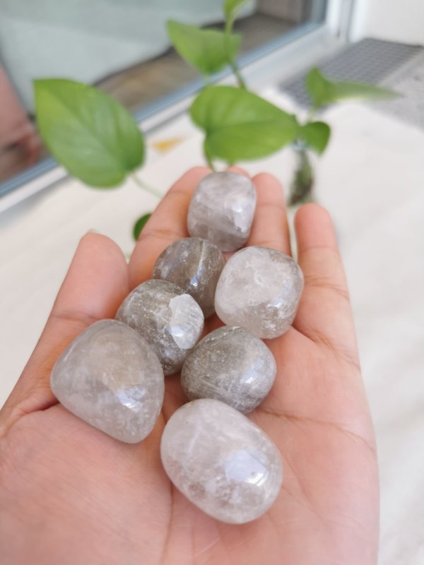 Quartz fumé roulée , pierre roulée, lithothérapie, pierres naturelles, pierres , quartz fumé, spiritualité, méditation, yoga , sadhananepal