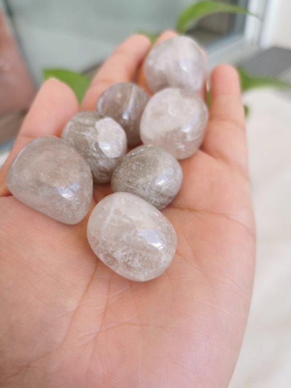Quartz fumé roulée , pierre roulée, lithothérapie, pierres naturelles, pierres , quartz fumé, spiritualité, méditation, yoga , sadhananepal