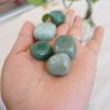 Aventurine verte roulée , pierre roulée, lithothérapie, pierres naturelles, pierres , aventurine verte, spiritualité, lithothérapie, méditation, yoga , sadhananepal