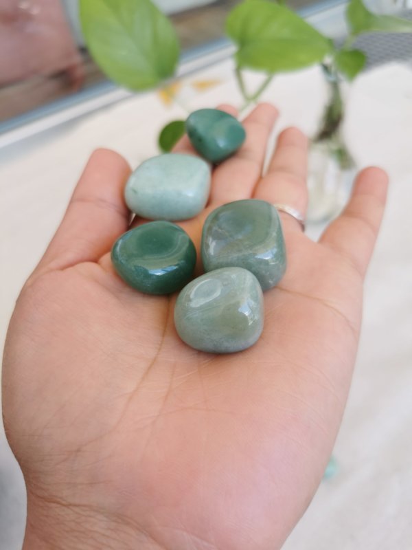 Aventurine verte roulée , pierre roulée, lithothérapie, pierres naturelles, pierres , aventurine verte, spiritualité, lithothérapie, méditation, yoga , sadhananepal