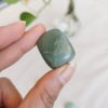 Aventurine verte roulée , pierre roulée, lithothérapie, pierres naturelles, pierres , aventurine verte, spiritualité, lithothérapie, méditation, yoga , sadhananepal