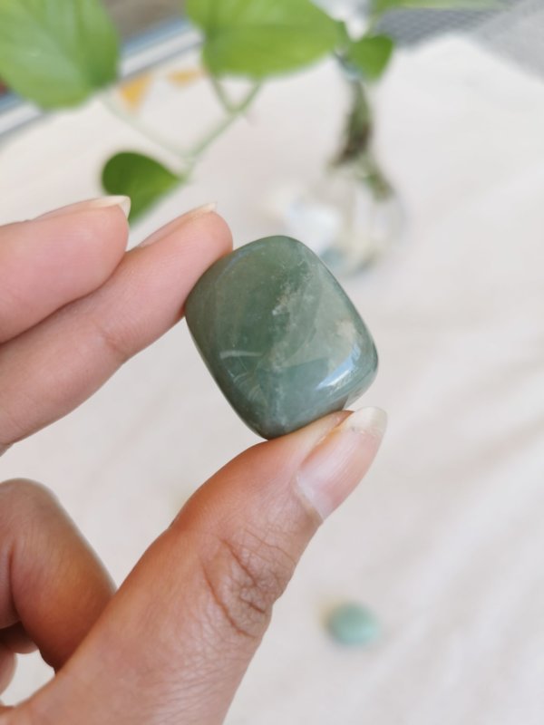 Aventurine verte roulée , pierre roulée, lithothérapie, pierres naturelles, pierres , aventurine verte, spiritualité, lithothérapie, méditation, yoga , sadhananepal