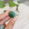 Aventurine verte roulée , pierre roulée, lithothérapie, pierres naturelles, pierres , aventurine verte, spiritualité, lithothérapie, méditation, yoga , sadhananepal