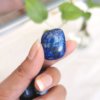 Lapis Lazuli roulée , pierre roulée, lithothérapie, pierres naturelles, pierres , lapis lazuli, spiritualité, méditation, yoga , sadhananepal