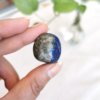 Lapis Lazuli roulée , pierre roulée, lithothérapie, pierres naturelles, pierres , lapis lazuli, spiritualité, méditation, yoga , sadhananepal