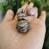 Rhodonite roulée , pierre roulée, lithothérapie, pierres naturelles, pierres , rhodonite, spiritualité, méditation, yoga , sadhananepal
