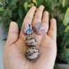Rhodonite roulée , pierre roulée, lithothérapie, pierres naturelles, pierres , rhodonite, spiritualité, méditation, yoga , sadhananepal