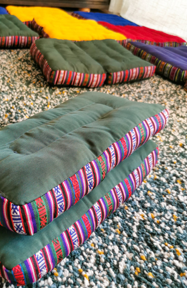 Coussin yoga et méditation, yoga et méditation, coussin tibétain, coussin , coussin déco, coussin de sol, coussin népalais , Sadhana Nepal